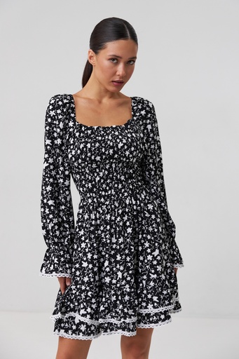 Rochie cu elastic la piept și volane 