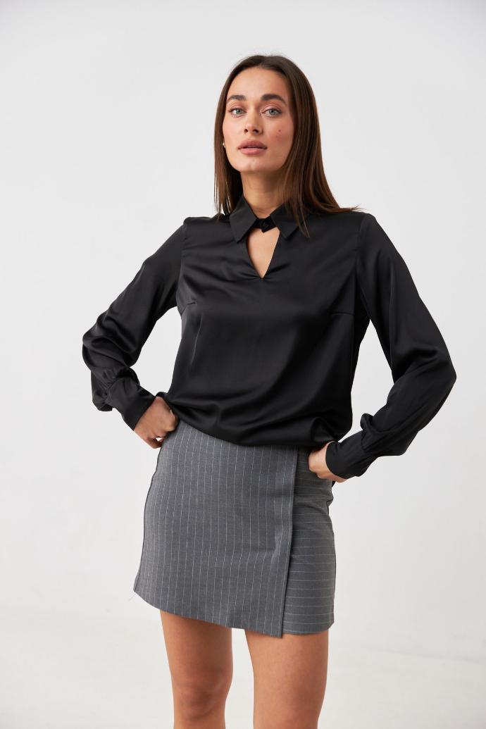 Bluză din mătase Armani cu decolteu în formă de inimă