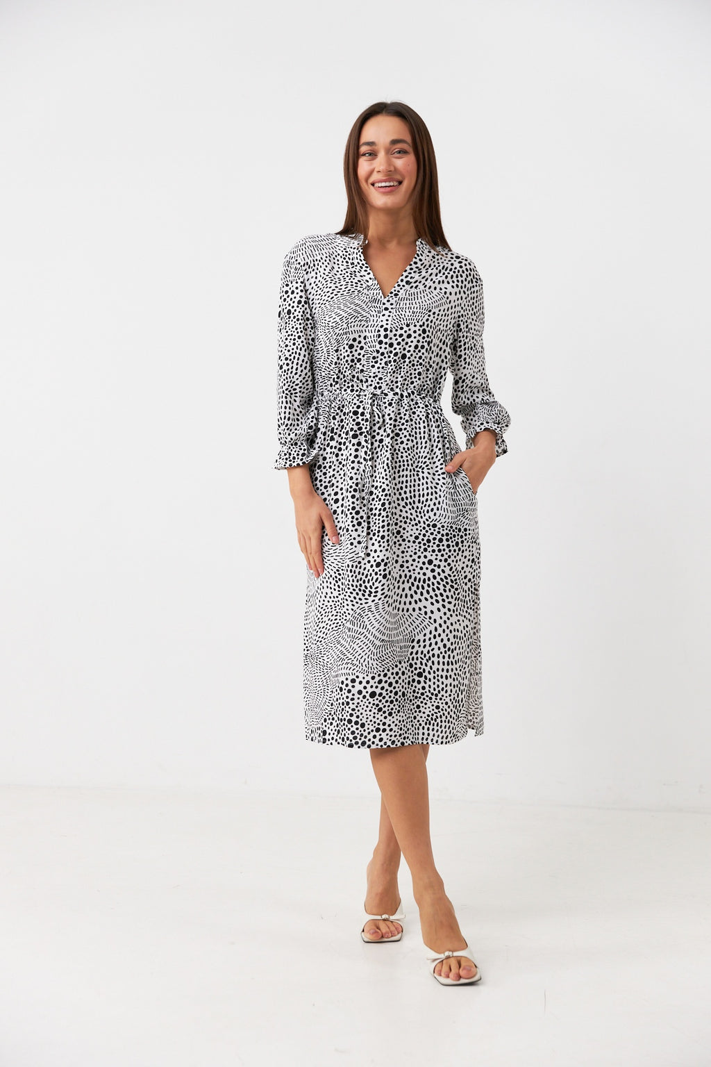 Rochie midi cu șnur reglabil în talie și buzunare