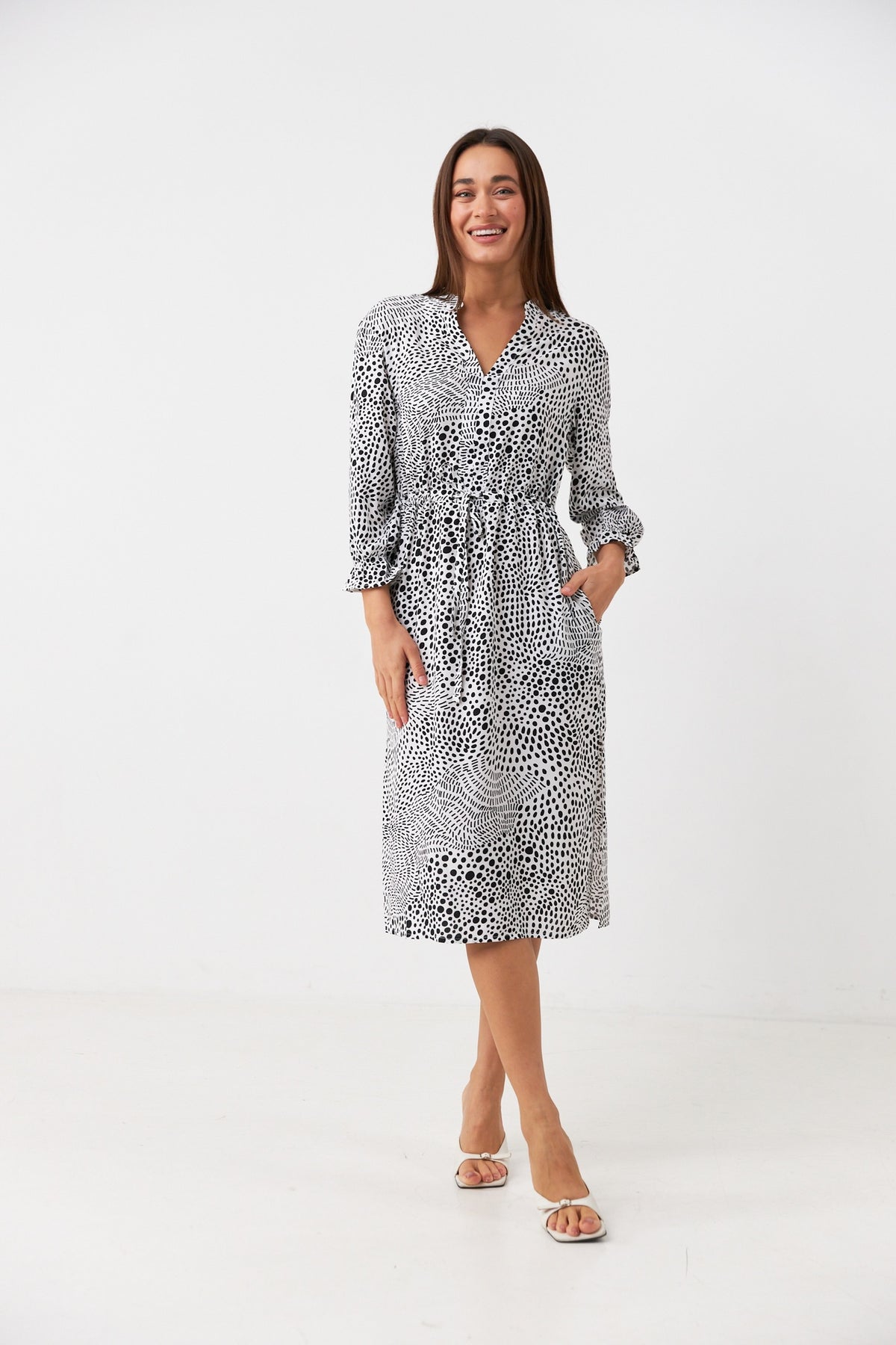 Rochie midi cu șnur reglabil în talie și buzunare