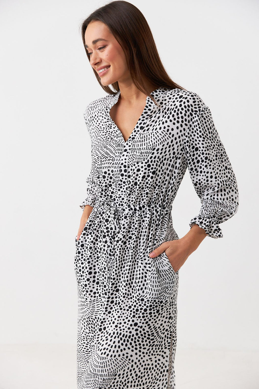 Rochie midi cu șnur reglabil în talie și buzunare