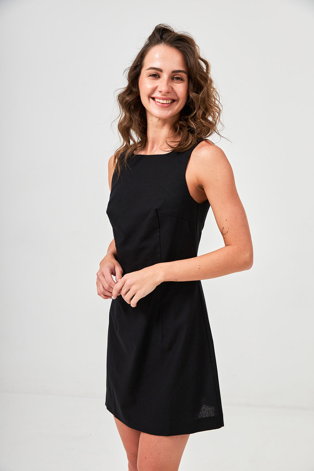 Rochie mini cu in și spatele decupat