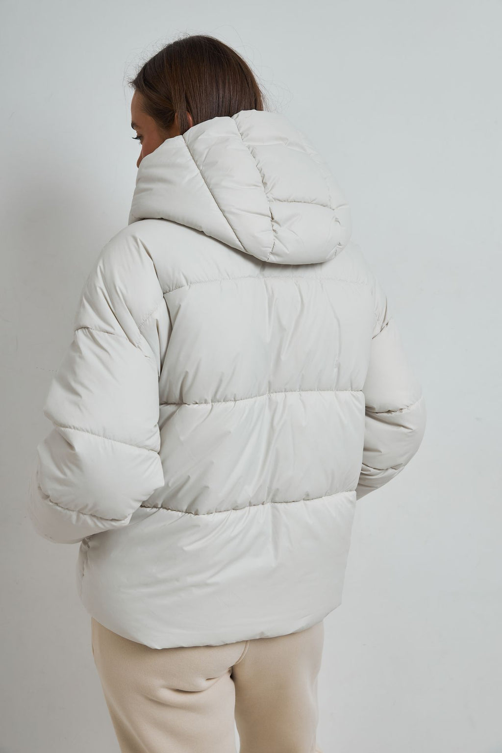 Geacă puffer scurtă cu glugă