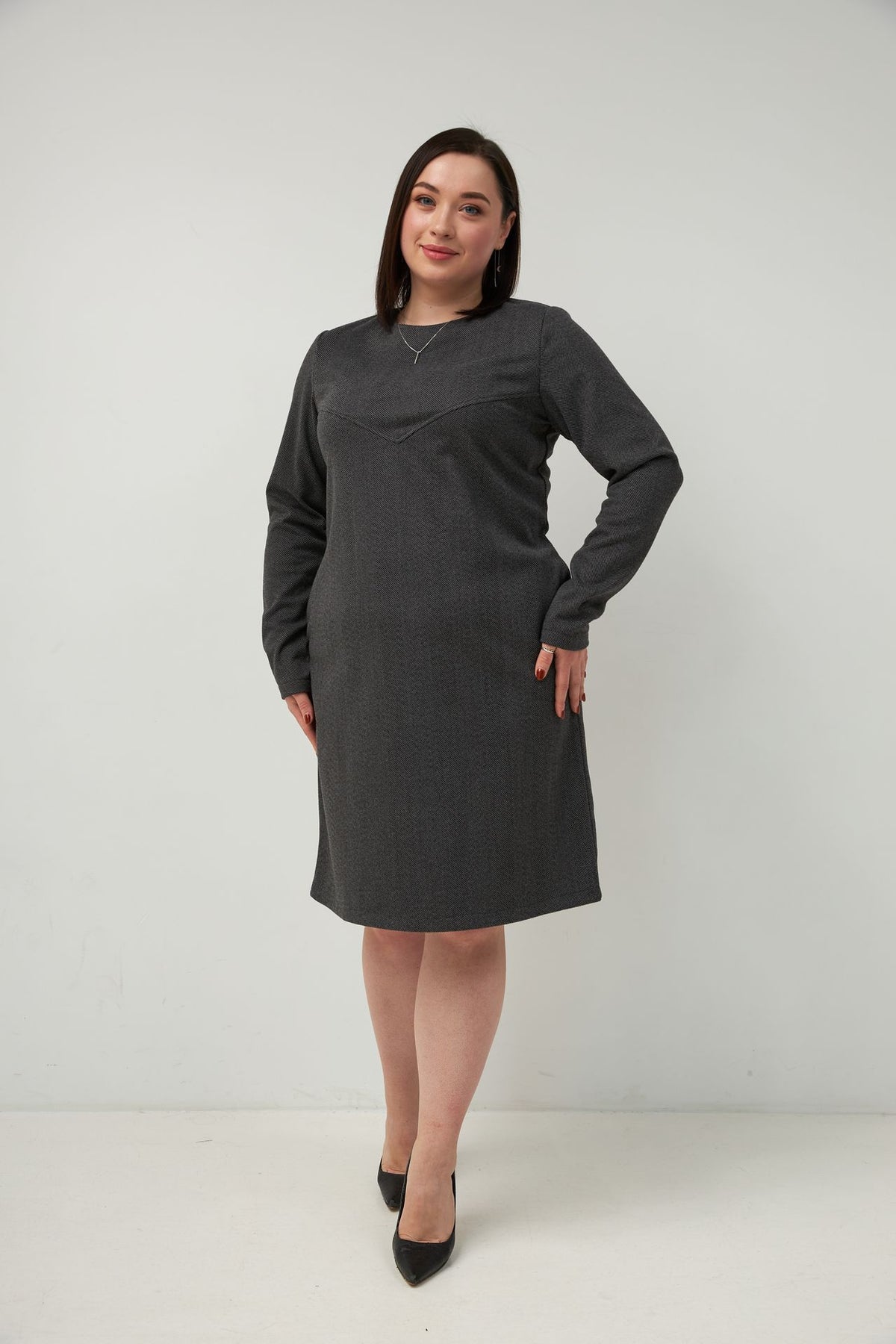 Rochie midi dreaptă din stofă cu cusături decorative