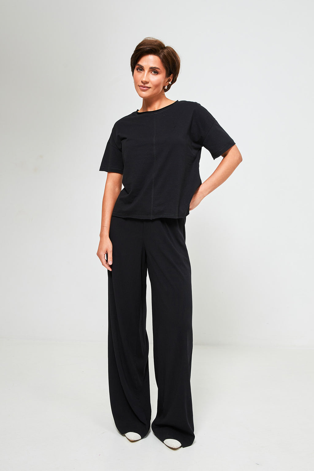 Pantaloni palazzo cu talie elastică și buzunare
