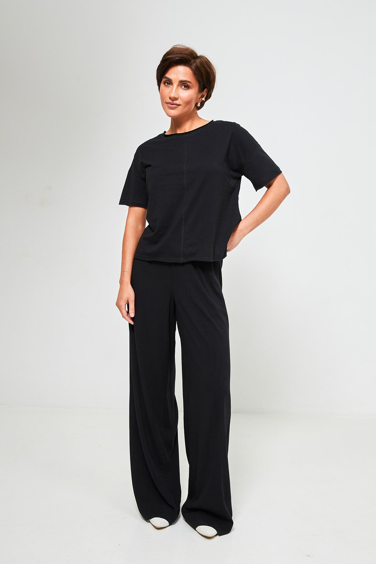 Pantaloni palazzo cu talie elastică și buzunare