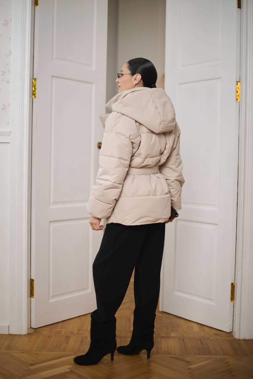 Geacă puf oversize cu cordon și guler răsfrânt