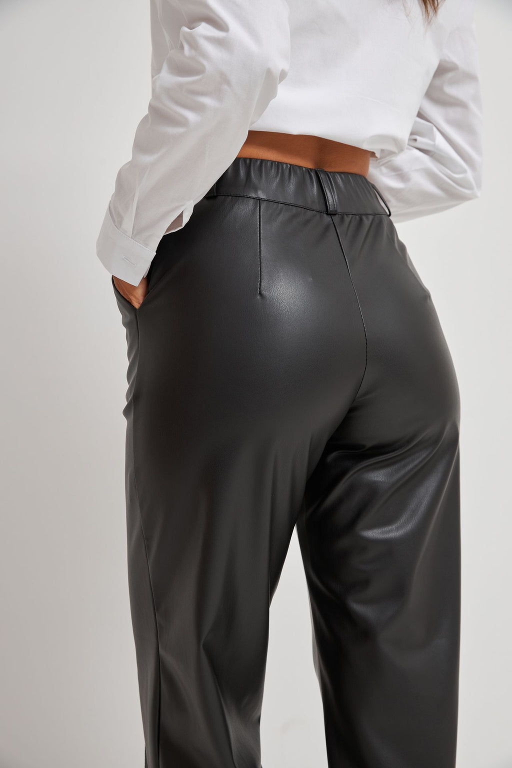 Pantaloni palazzo din piele cu talie elastică