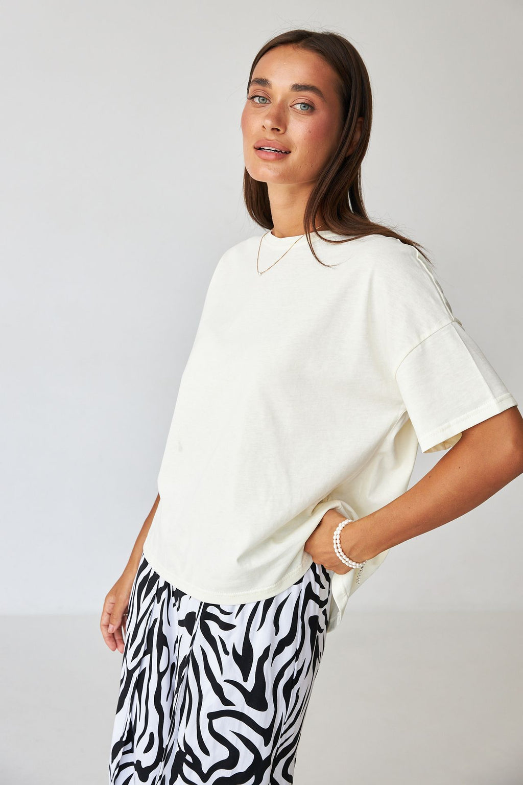 Tricou cu spate alungit