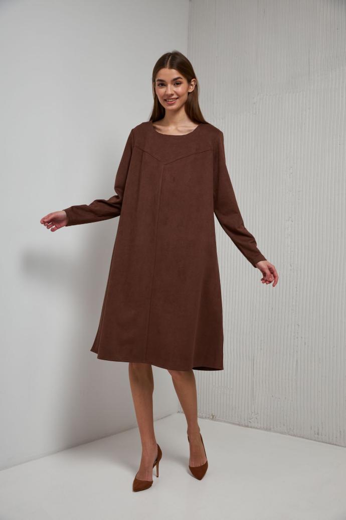 Rochie midi lejeră din piele întoarsă cu cusături decorative și mânecă lungă