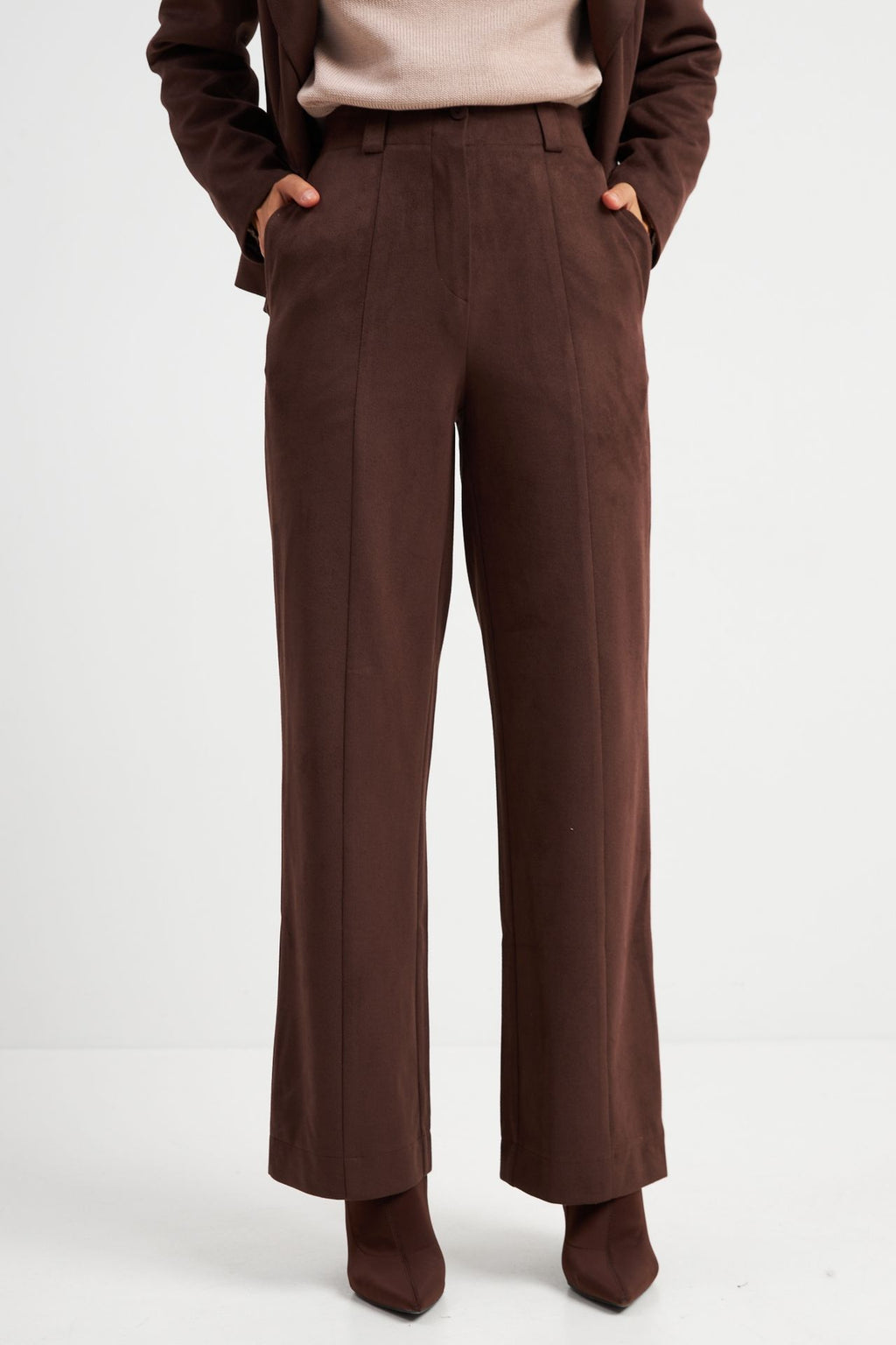 Pantaloni din piele întoarsă cu textură diagonală