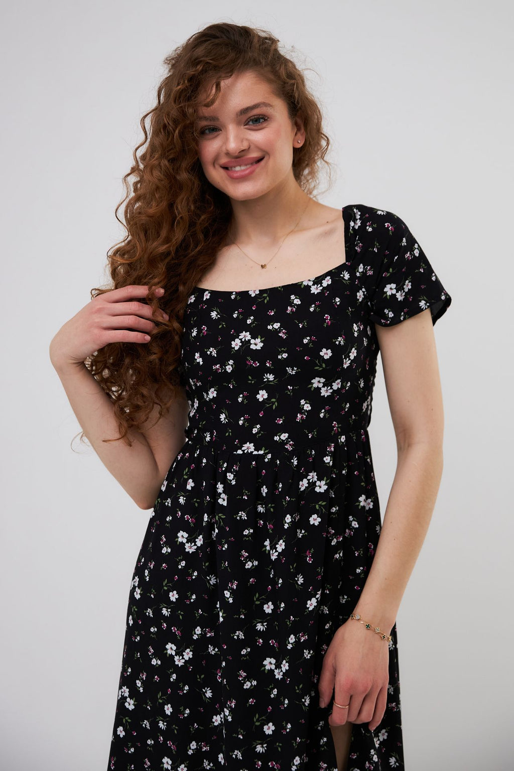 Rochie midi de vară din vâscoză tip ștapel cu șliț