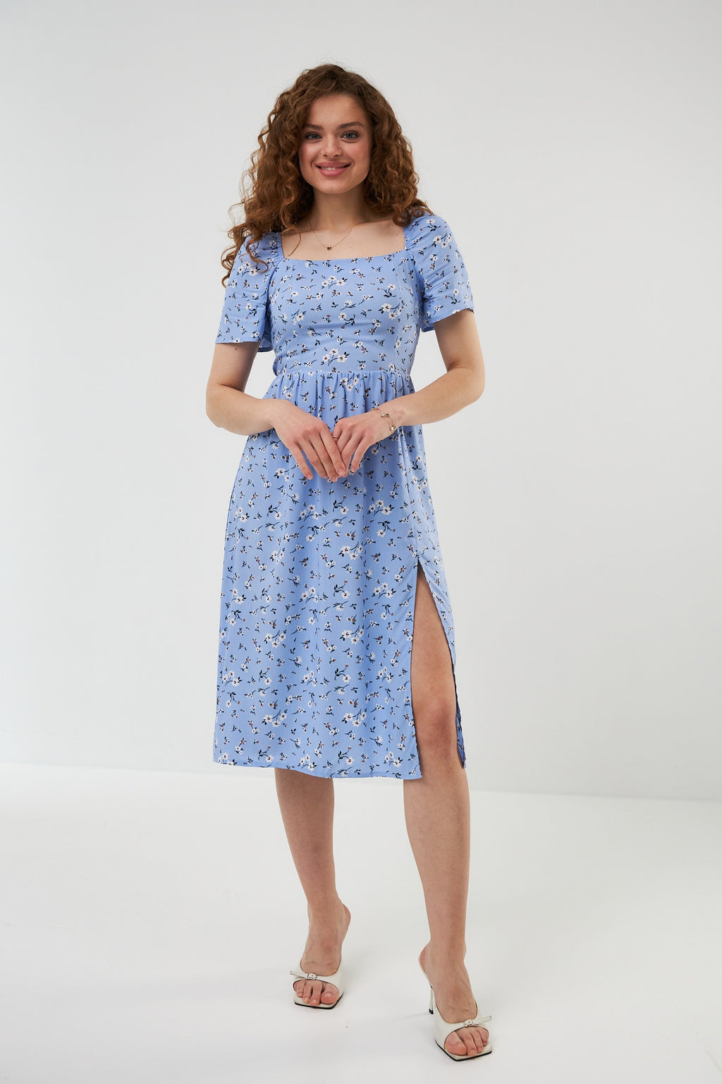 Rochie midi de vară din vâscoză tip ștapel cu șliț