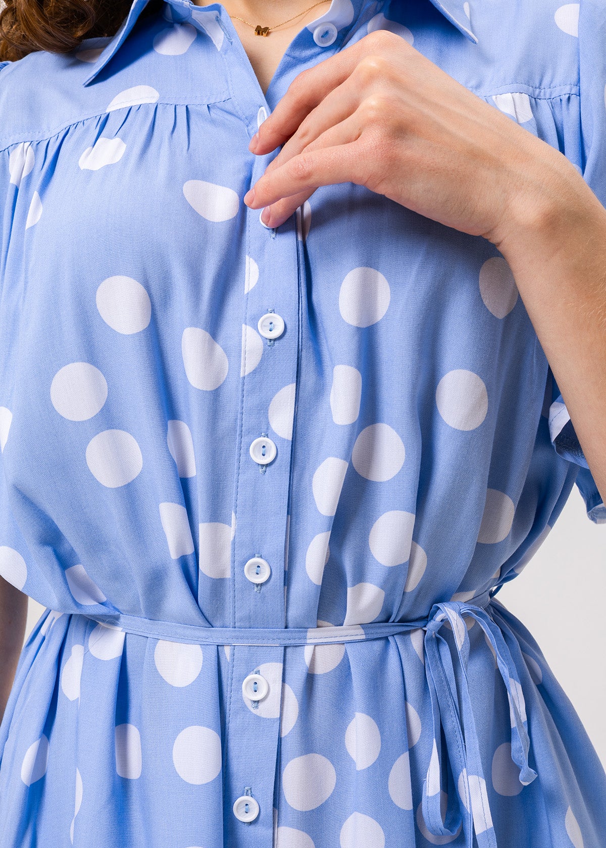 Rochie mini din vâscoză tip ștapel cu buline