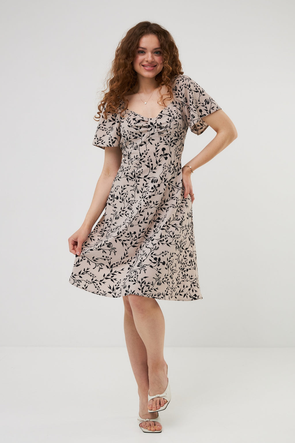 Rochie mini de vară cu mâneci clopot și imprimeu vegetal