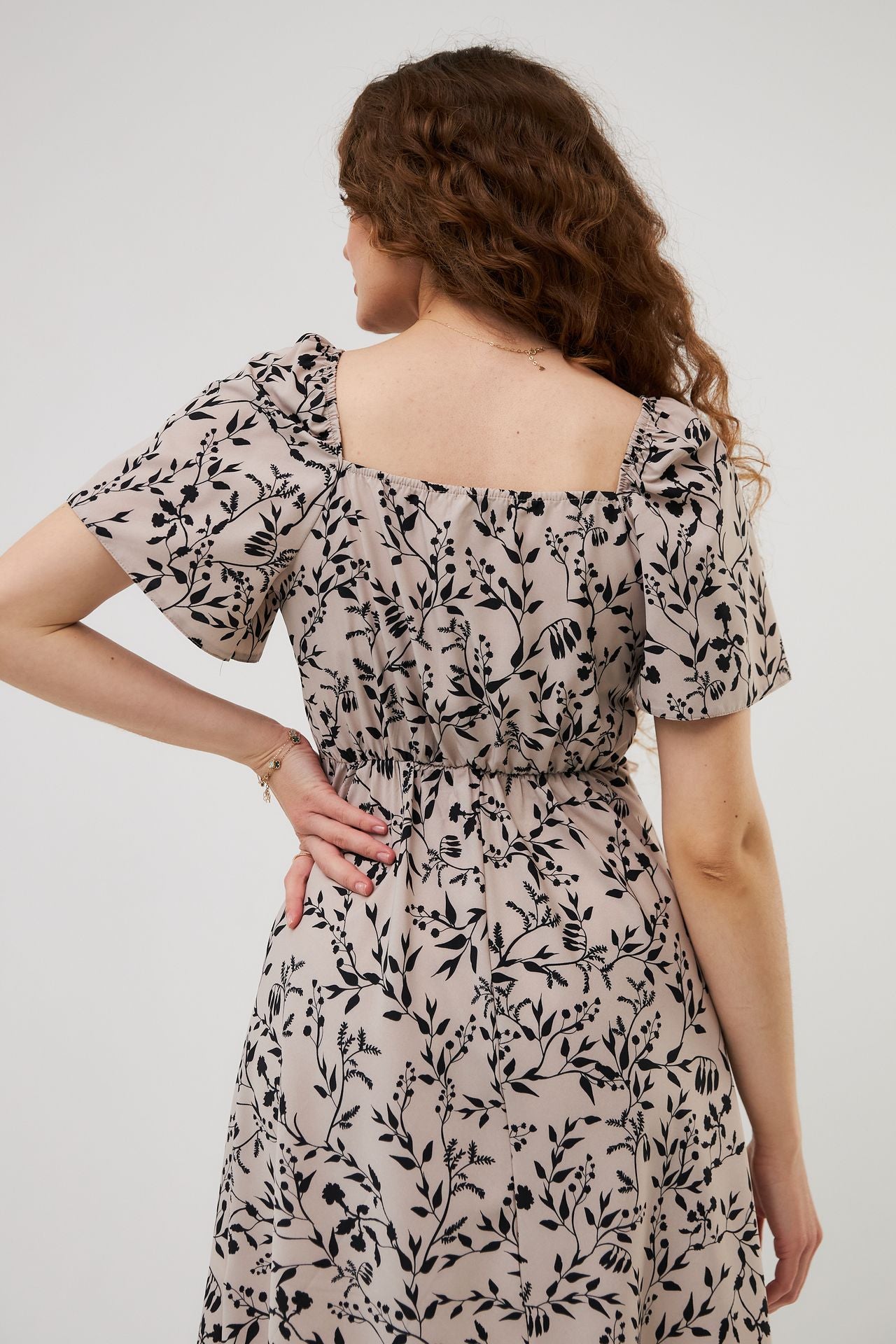 Rochie mini de vară cu mâneci clopot și imprimeu vegetal