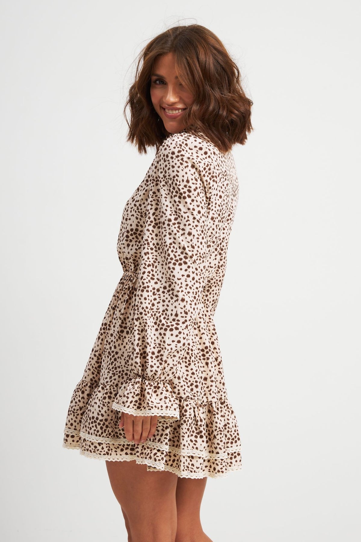Rochie mini cu volane