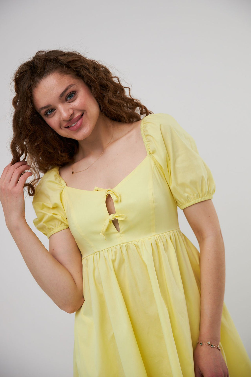 Rochie mini boho cu bust cu șnururi