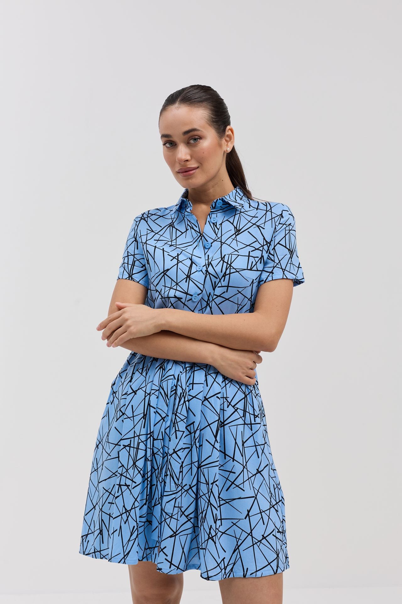 Rochie mini cu nasturi și cordon