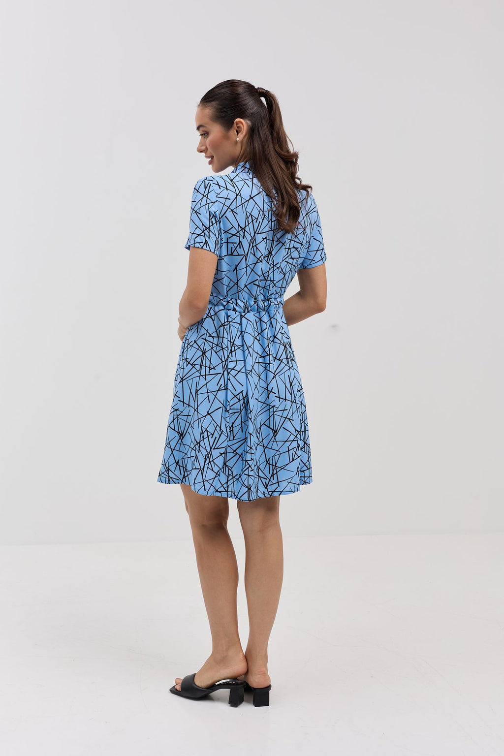 Rochie mini cu nasturi și cordon