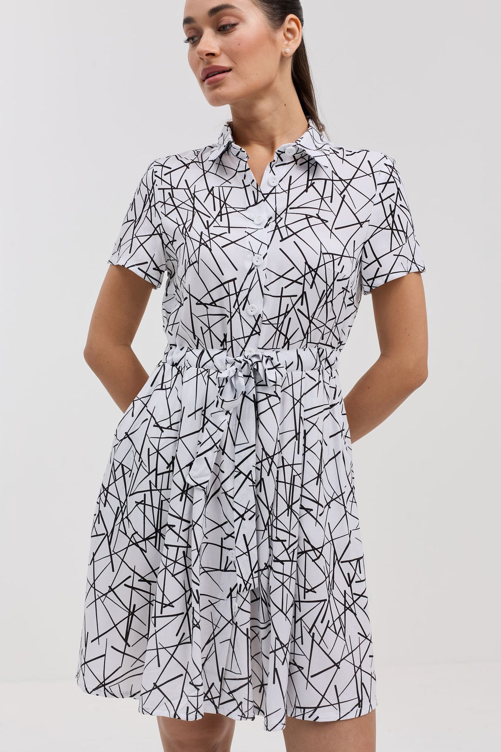 Rochie mini cu nasturi și cordon