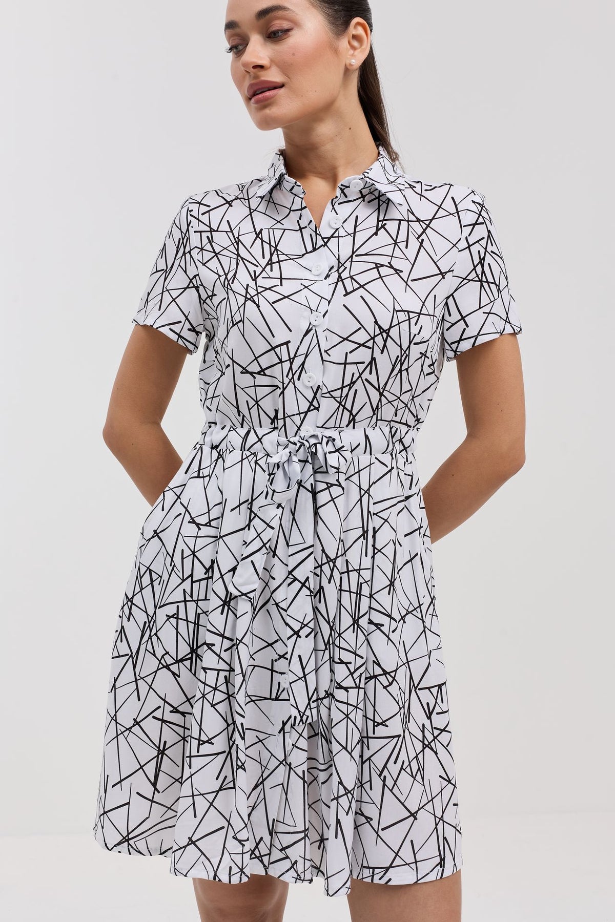 Rochie mini cu nasturi și cordon