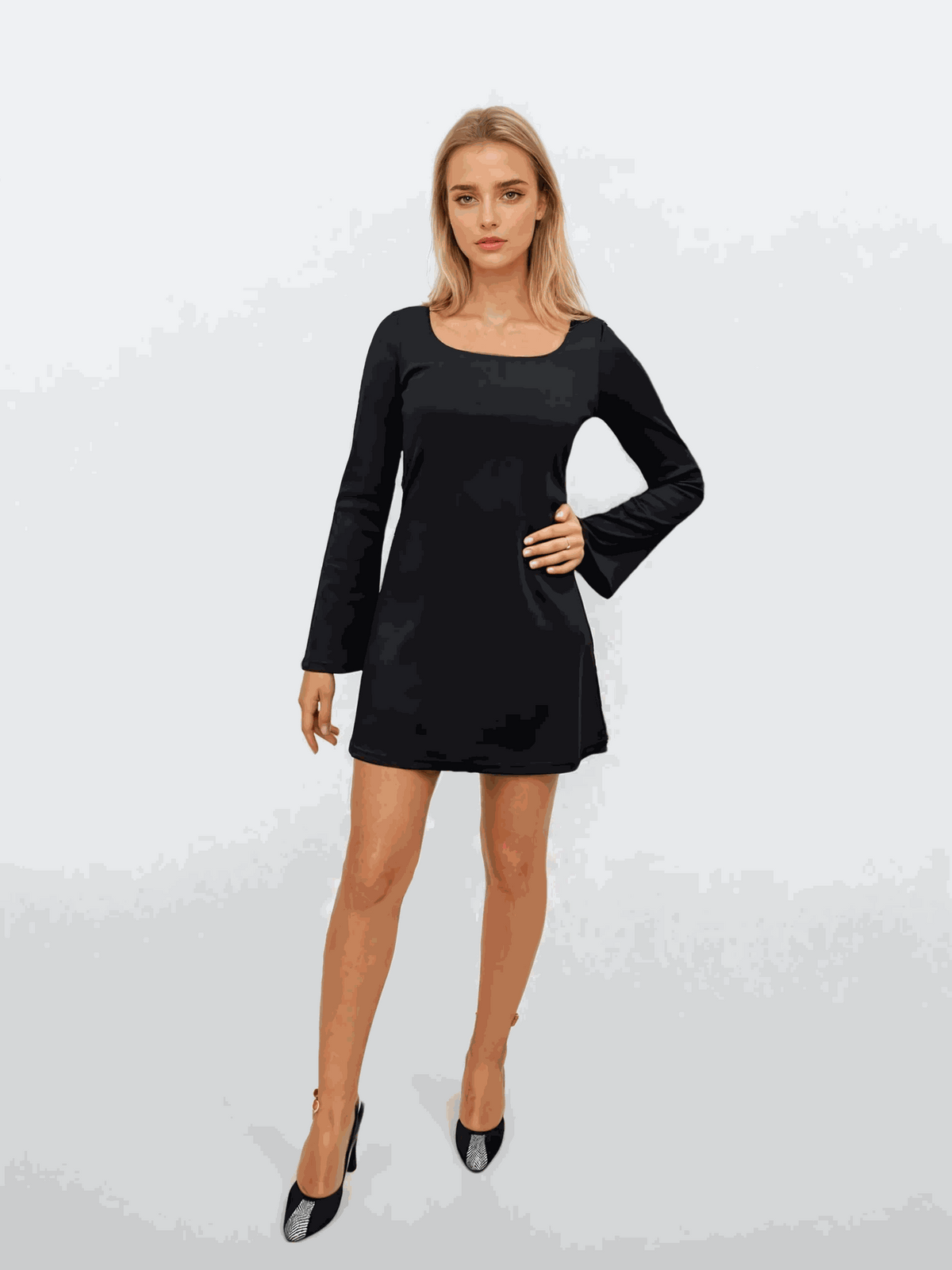 Rochie mini cu mâneci evazate