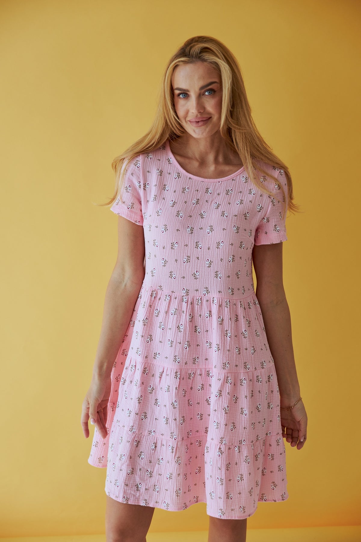 Rochie mini din muselină cu trei volane