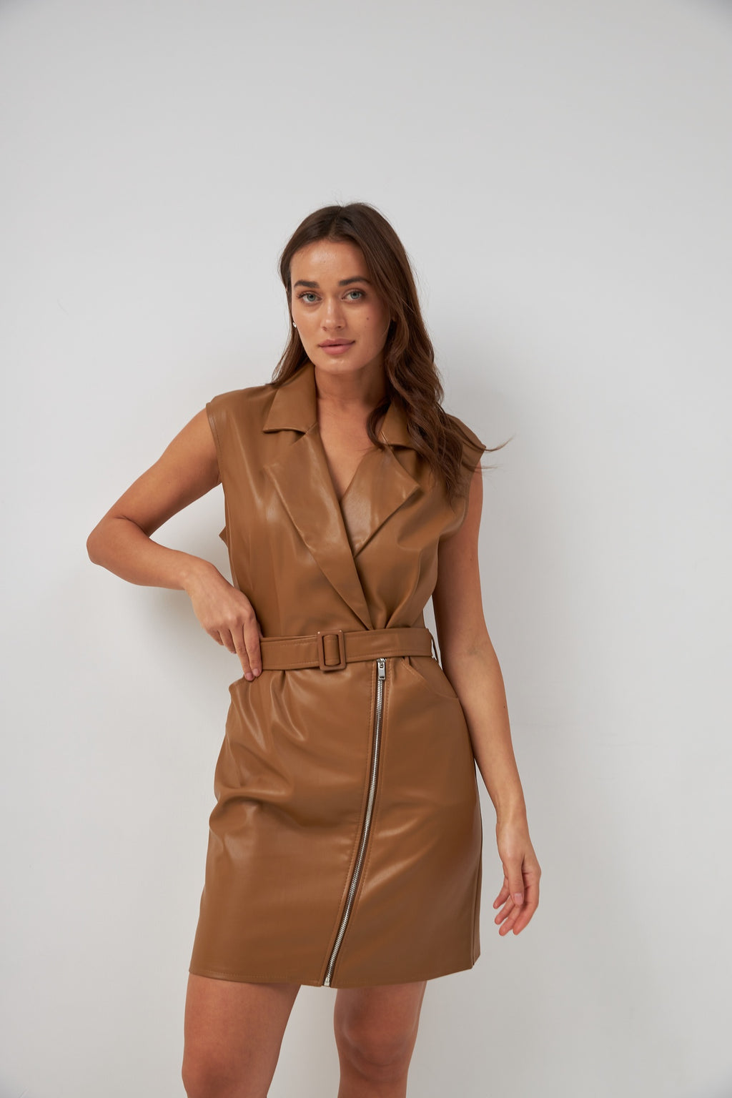 Rochie mini cu bust petrecut din piele ecologică și fermoar