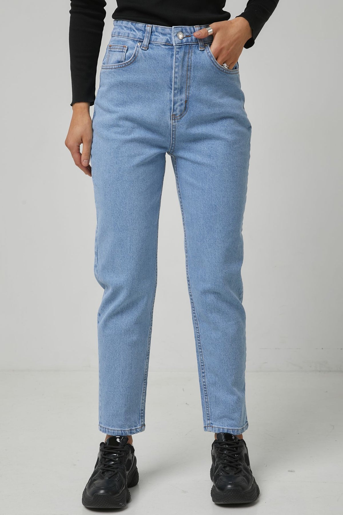 Blugi mom fit