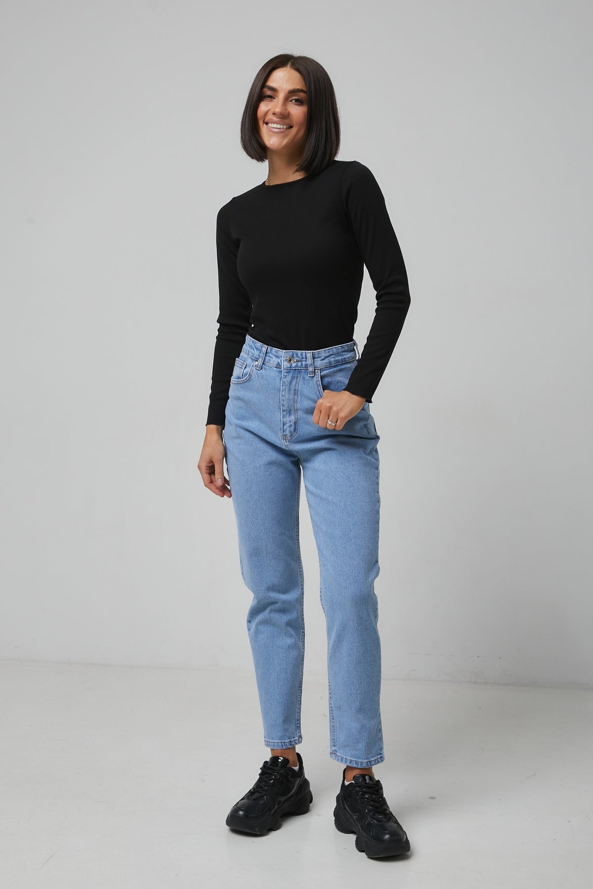 Blugi mom fit