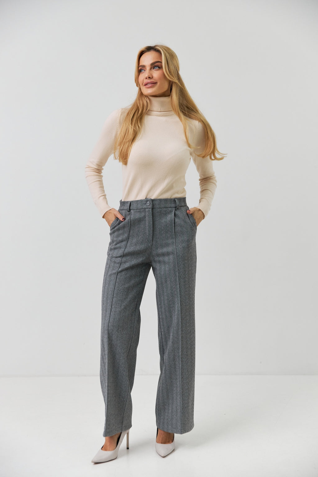 Pantaloni cu dungă cusută