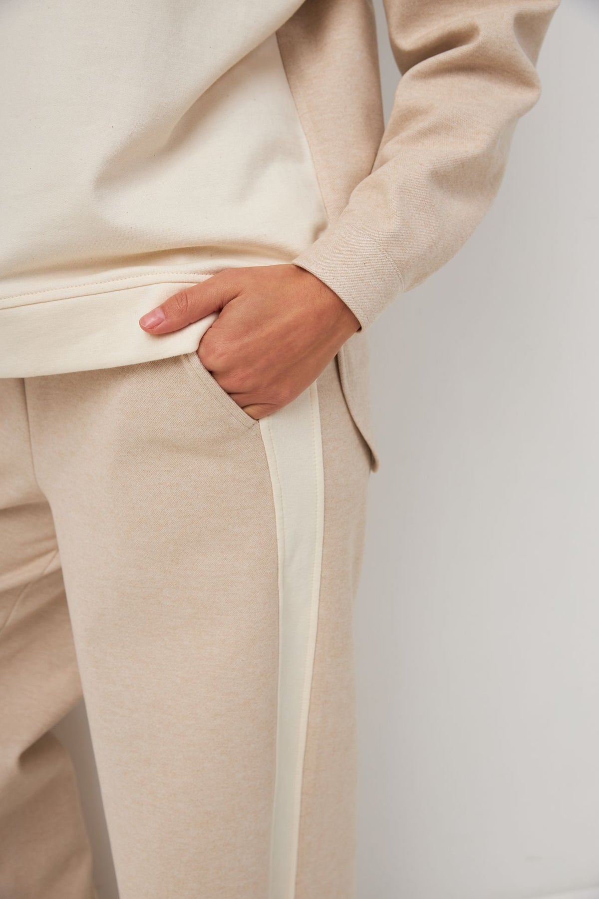 Pantaloni din stofă
