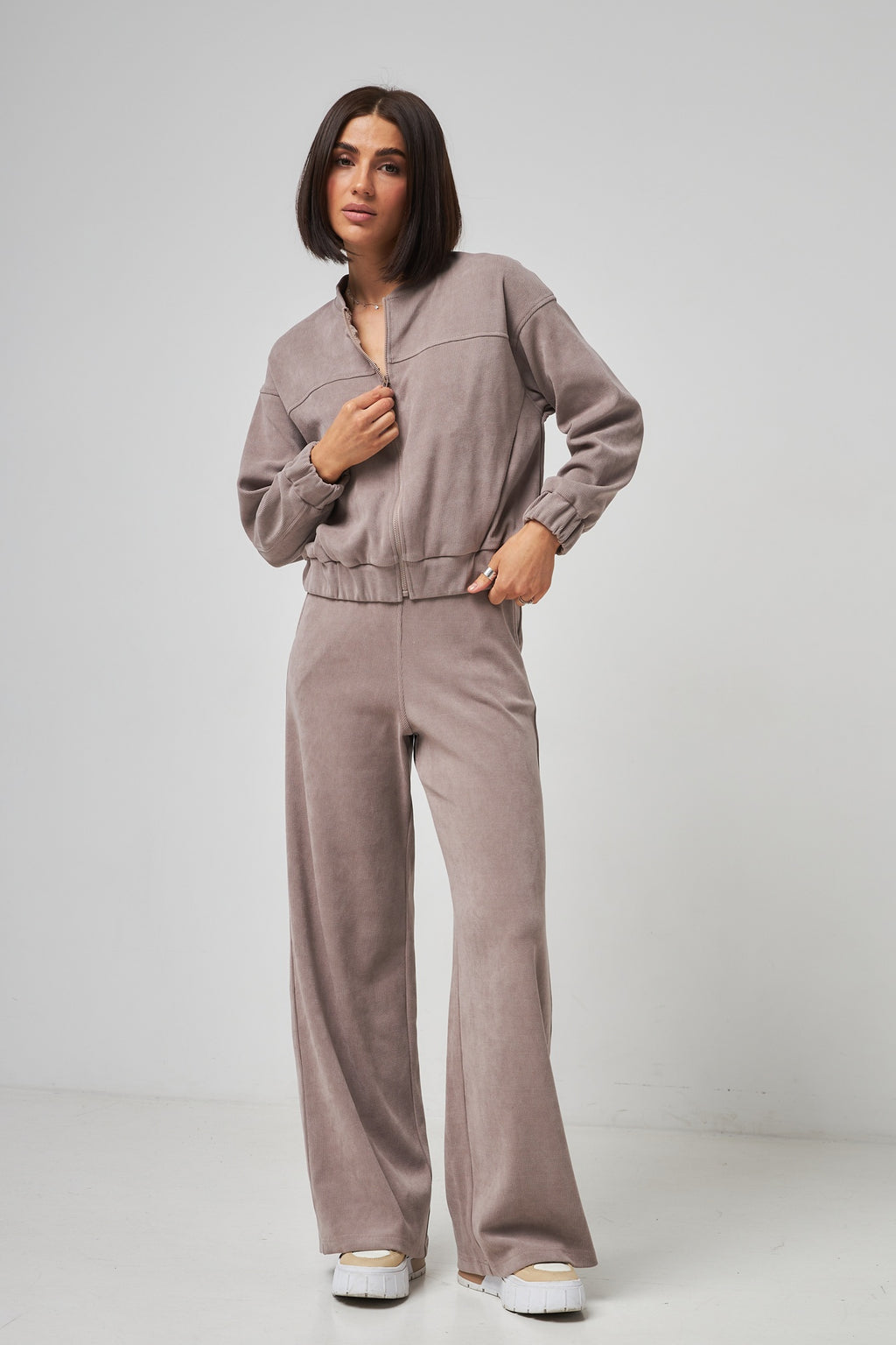 Pantaloni drepți
