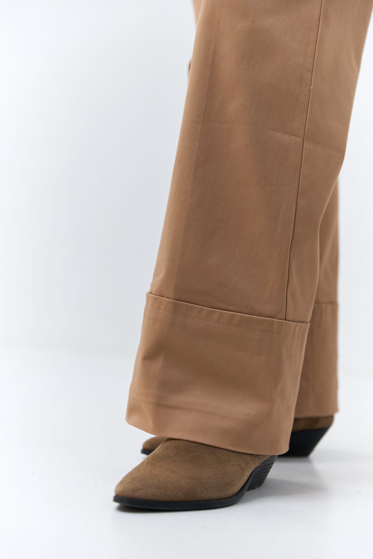 Pantaloni cu tiv întors decorativ