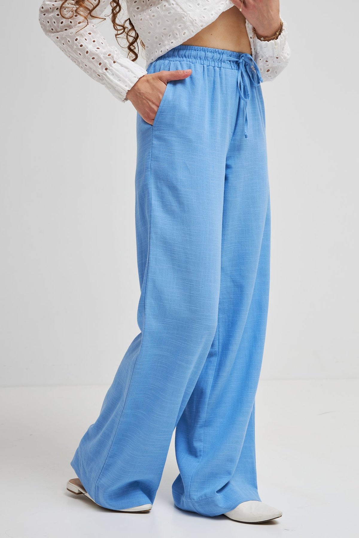 Pantaloni palazzo cu in și talie elastică