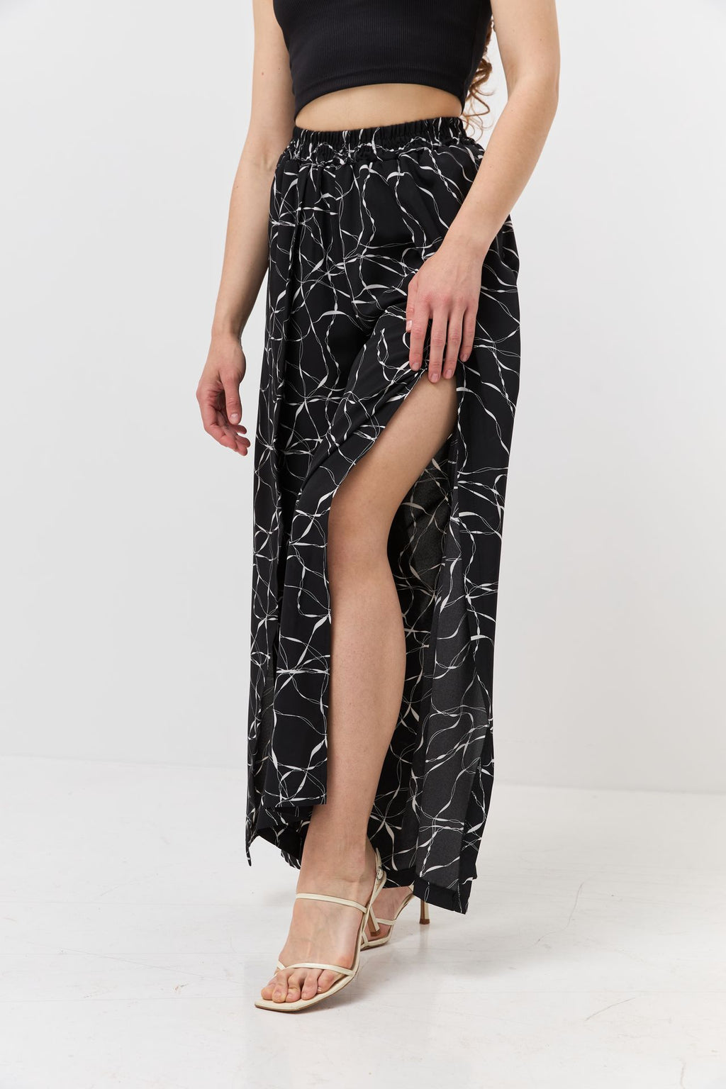 Pantaloni palazzo cu efect petrecut