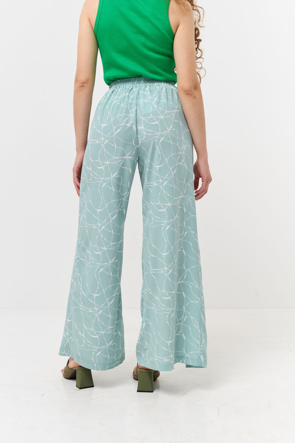 Pantaloni palazzo cu efect petrecut