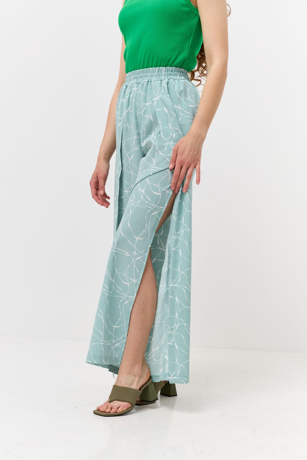 Pantaloni palazzo cu efect petrecut