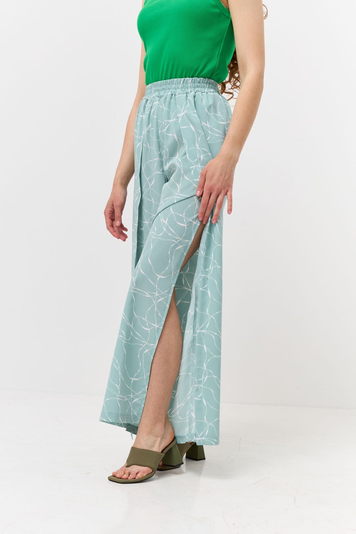 Pantaloni palazzo cu efect petrecut