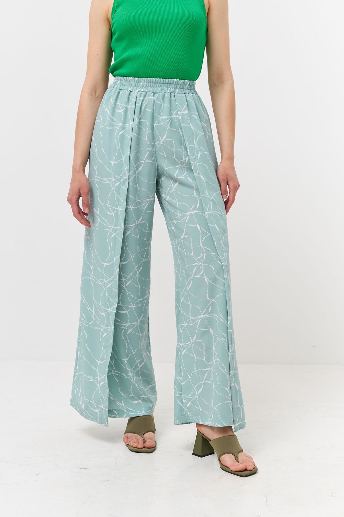 Pantaloni palazzo cu efect petrecut