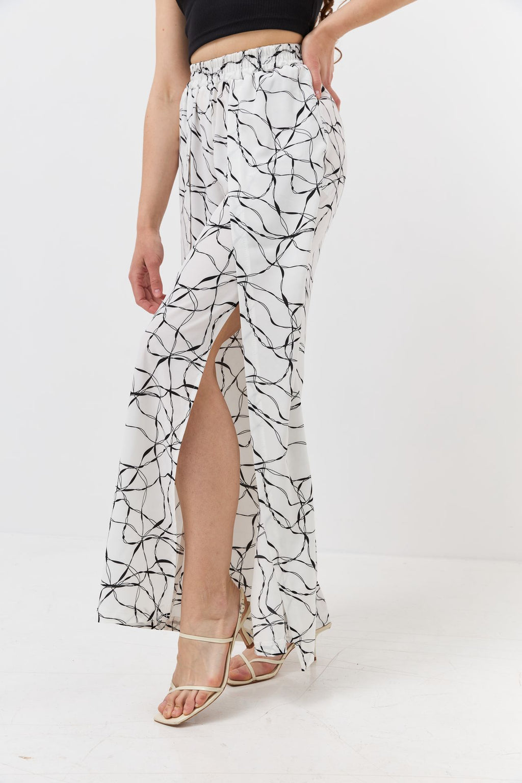 Pantaloni palazzo cu efect petrecut
