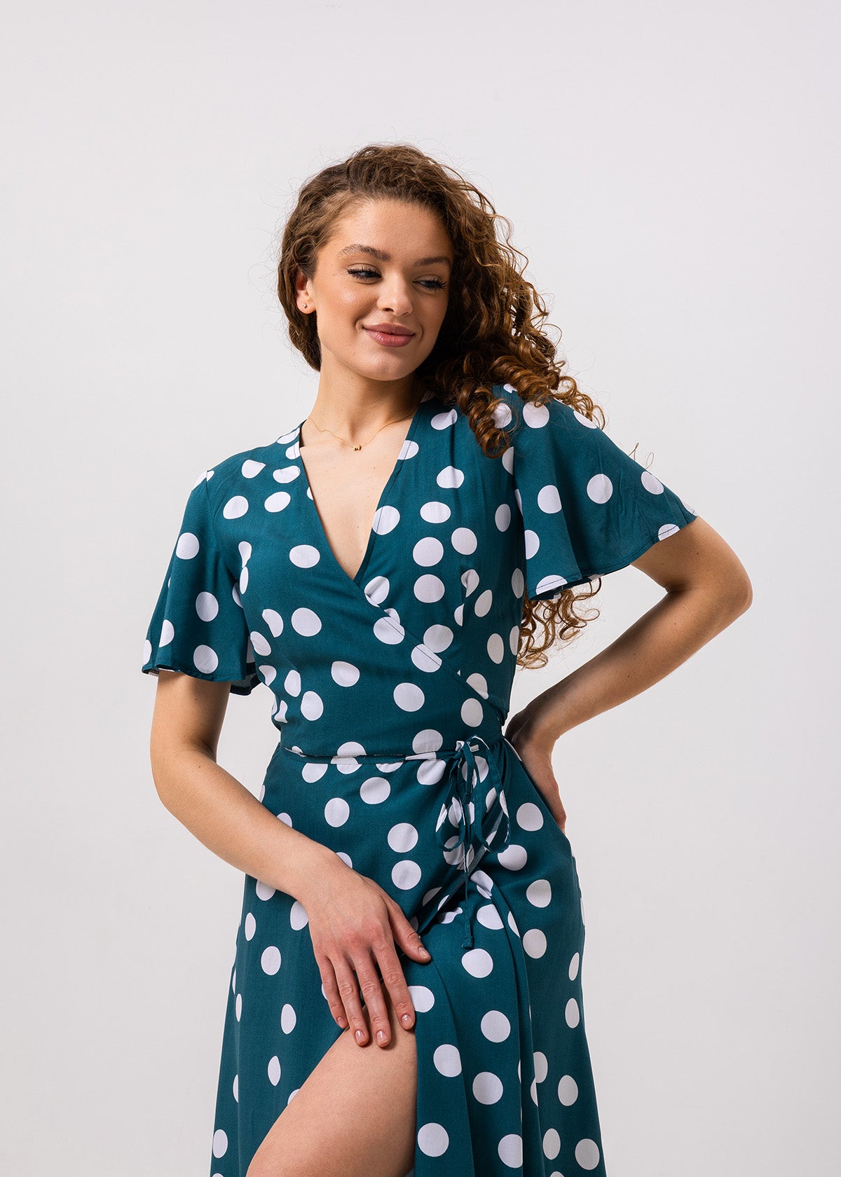 Rochie maxi petrecută cu buline