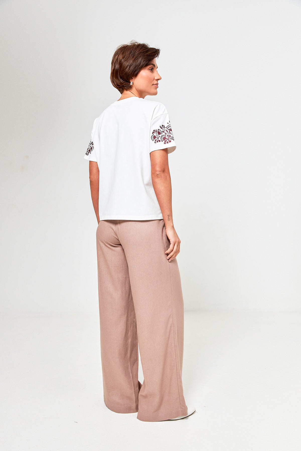 Tricou drept cu imprimeu inspirat din broderie