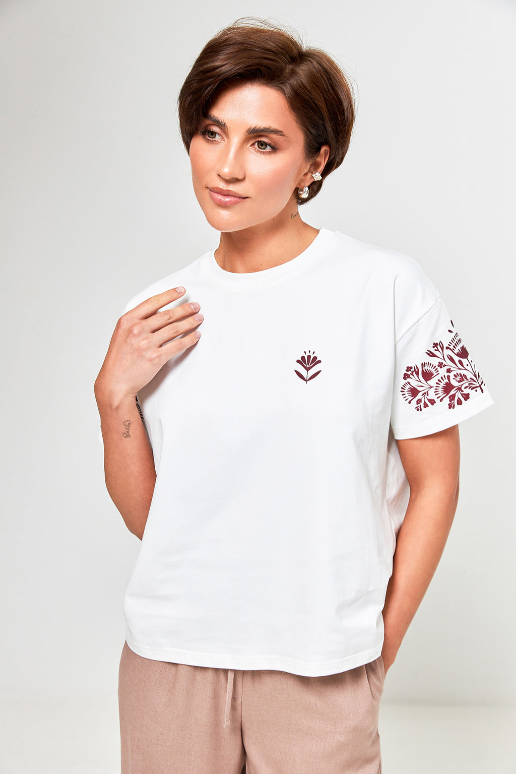 Tricou drept cu imprimeu inspirat din broderie