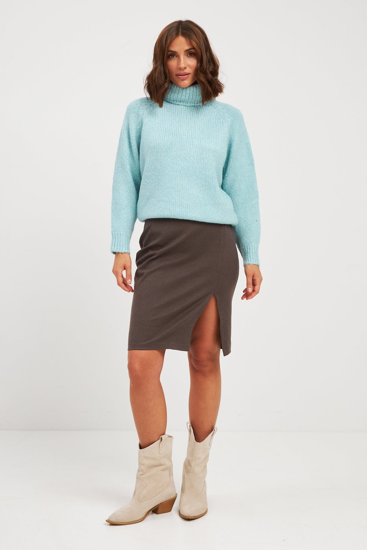 Fustă din stofă cu șliț
