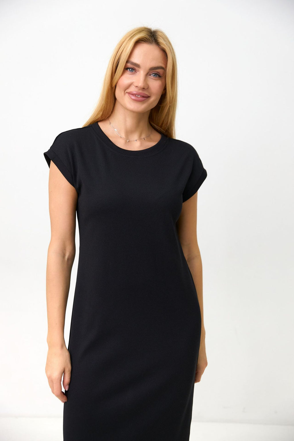 Rochie dreaptă din tricot reiat cu șlițuri