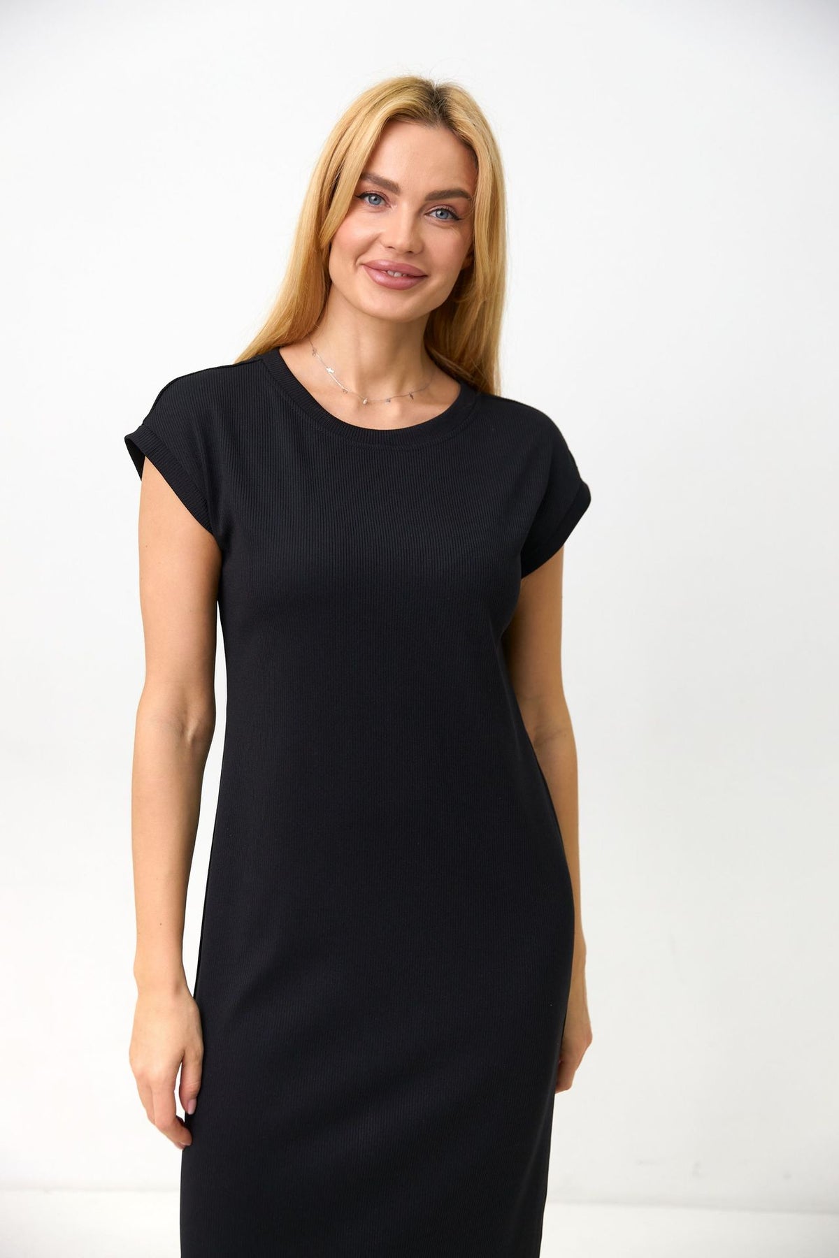 Rochie dreaptă din tricot reiat cu șlițuri