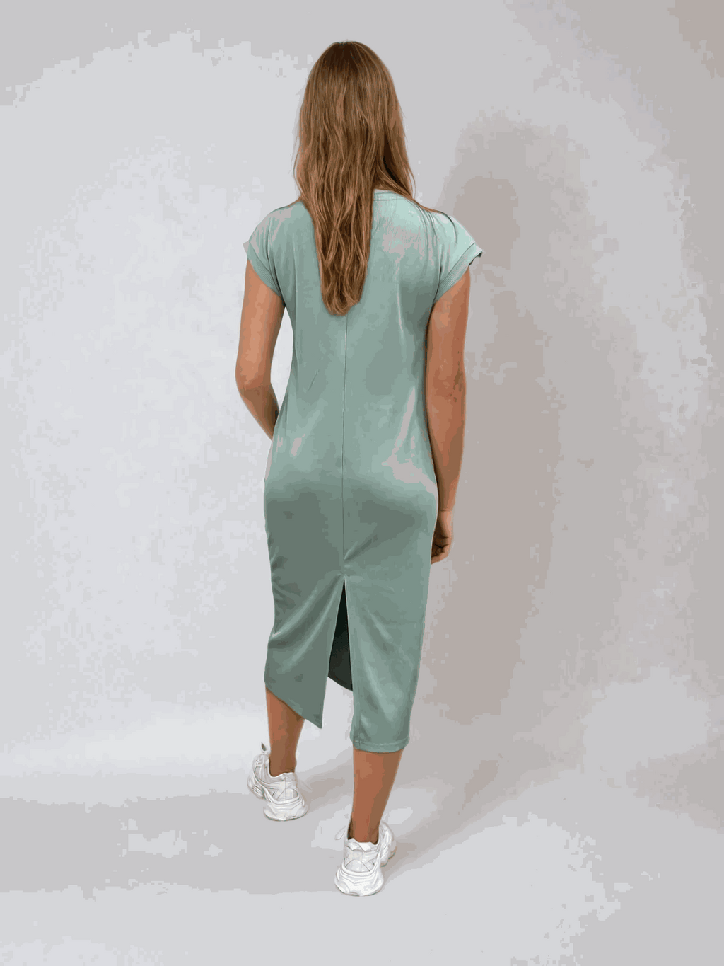 Rochie dreaptă din tricot reiat cu șlițuri