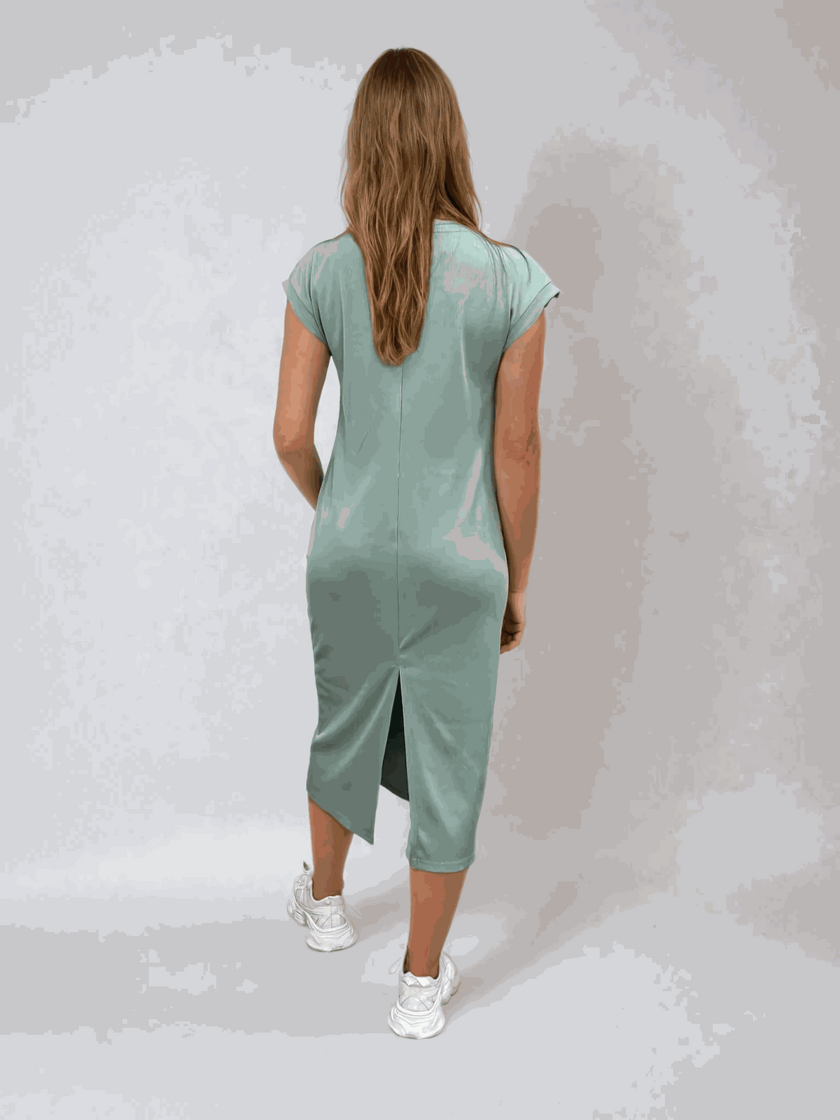 Rochie dreaptă din tricot reiat cu șlițuri